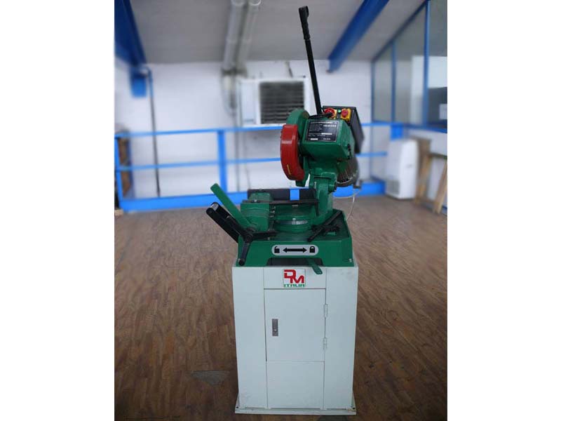 Sega circolare per metalli Usata modello Helio 315 di Damatomacchine
