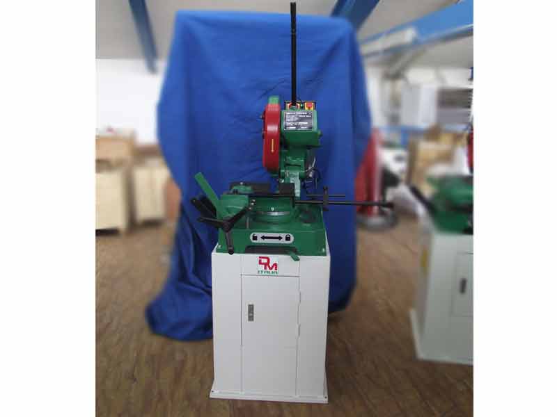 Sega circolare per metalli Usata con lama da 350 mm per tagliare svariati metalli Sega circolare per metalli Usata modello Helio 350