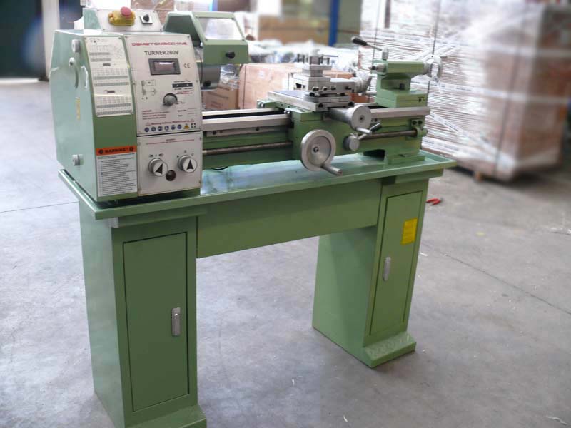 Tornio per metalli Usato modello Turner 610