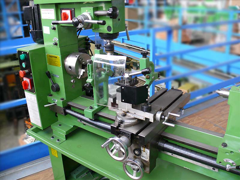 Tornio fresa foratrice per metalli Usato modello MASTER 800 3.L