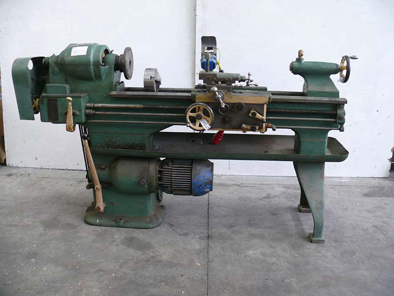Tornio per metalli usato non a norma a cinghie 220 w con distanza punte di 960 mm Tornio per metalli Usato modello Grazioli