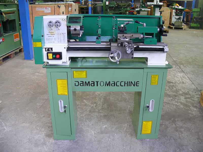 Tornio usato con distanza tra le punte di 520 mm ed massimo diametro a lavorare sulla guida di 200 mm Tornio usato modello Newton 20 di Damatomacchine